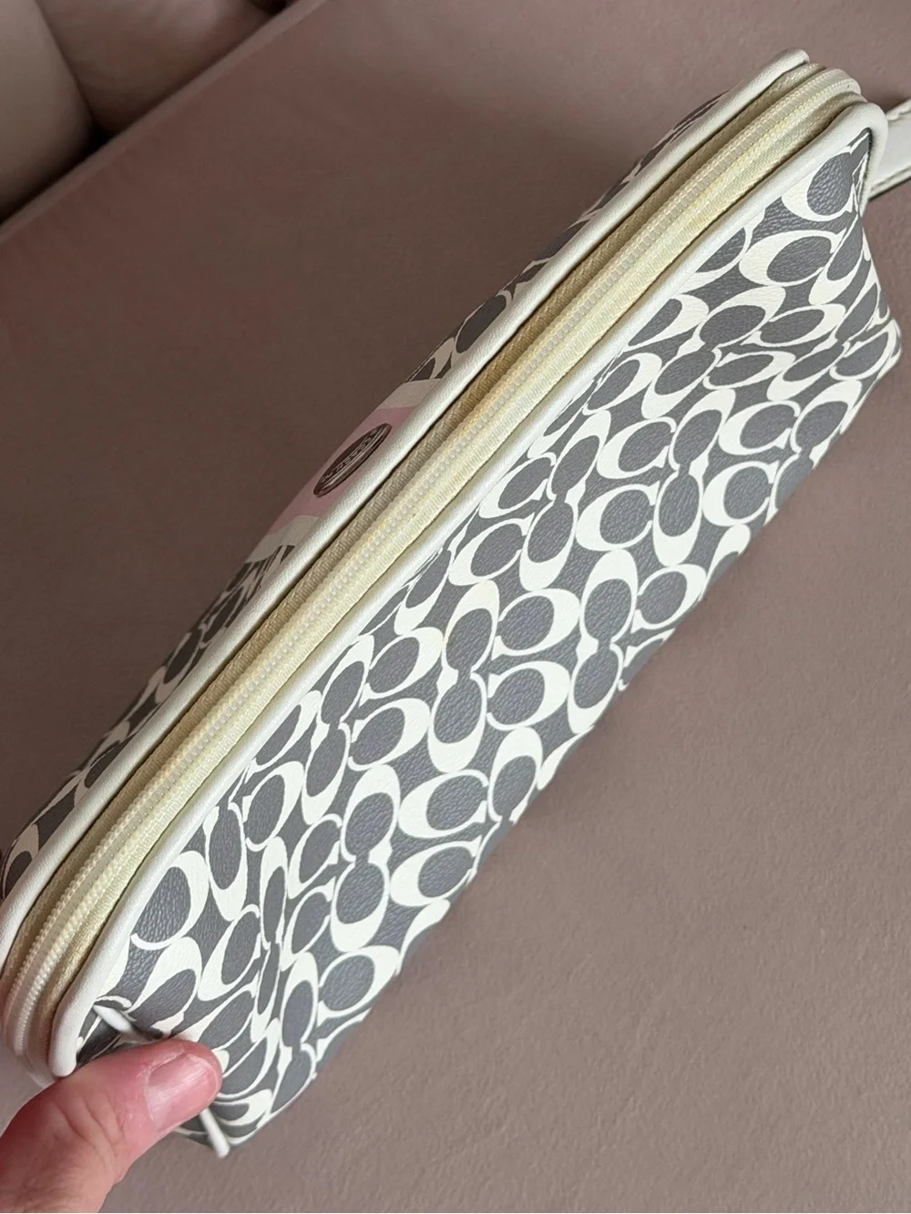 COACH Heritage Signature Stripe Cosmetic Bag 🩷